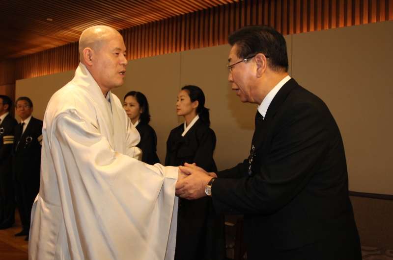 2011.12.13_박태준 포스코 명예회장 조문 (1)